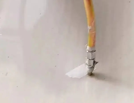 佳木斯瓷砖空鼓维修公司专业解答在瓷砖铺贴过程中，如果使用的砂料过粗（如全部使用了粗砂），可能会导致以下问题
